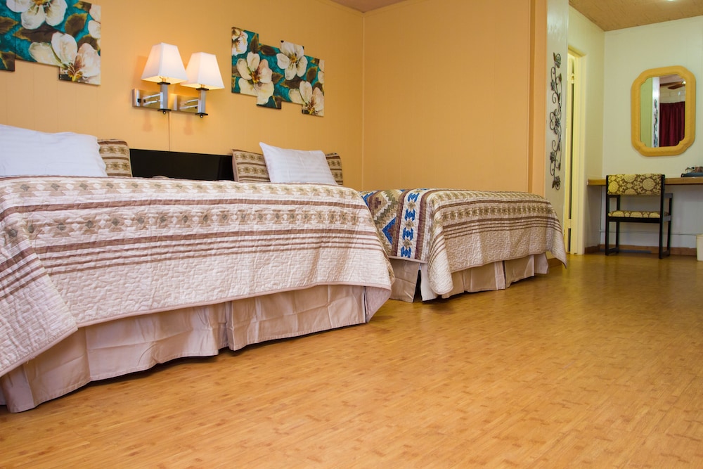 Deluxe Double or Twin Room, 2 Queen Beds, Refrigerator & Microwave, Ground Floor photo 1