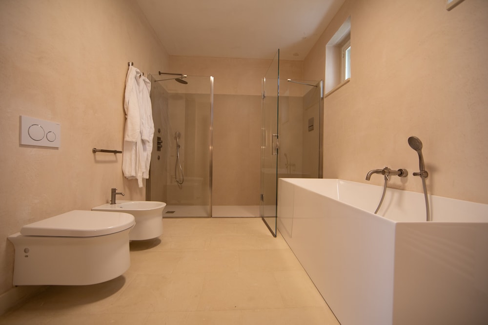 Deluxe Room - Photo 16