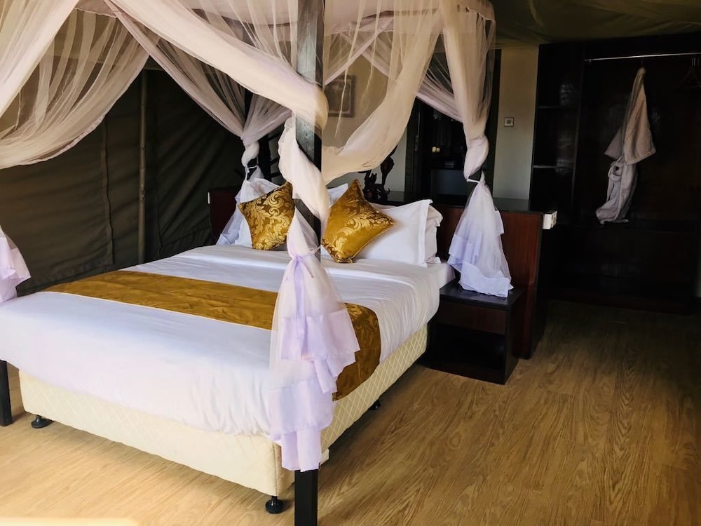 Luxury Tent, 1 Queen Bed, Non Smoking photo 1