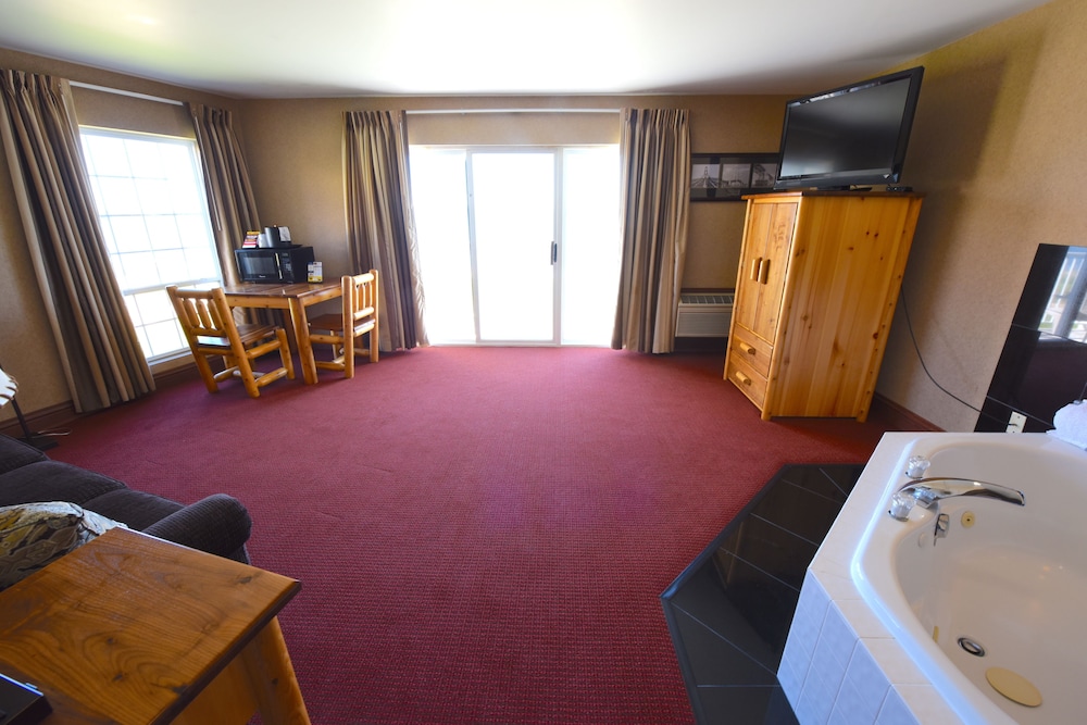King Suite with Queen Sofa Sleeper, Lakeside photo 1