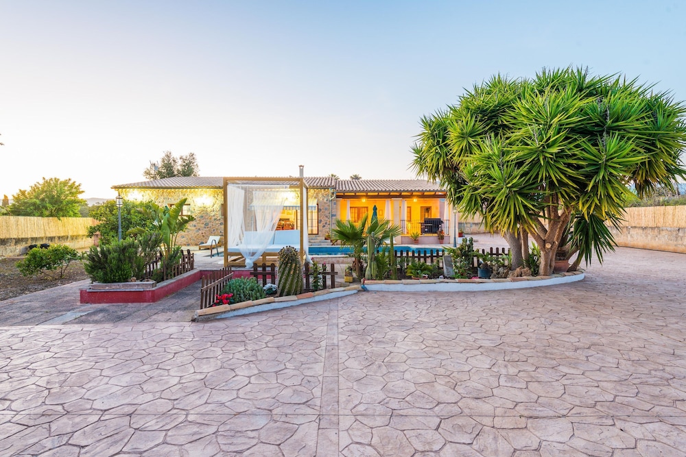 Villa photo 2