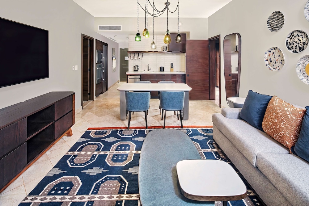2 Bedroom, 2 King Suite with Sofabed - Photo 4