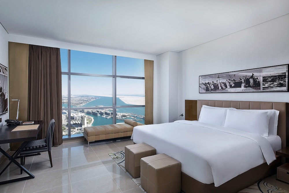 King Three Bedroom Apartment With Sea View