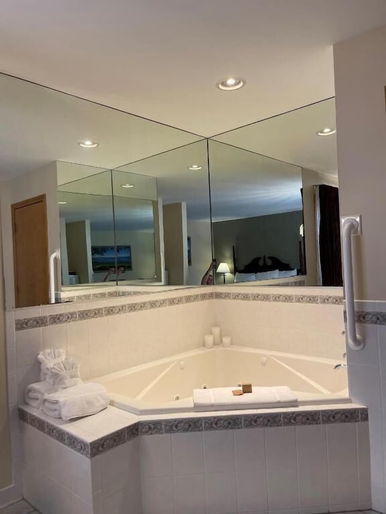 Honeymoon Room photo 2