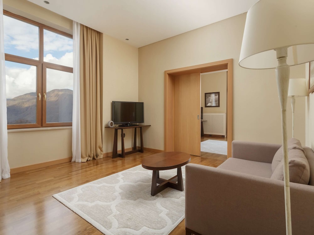 Superior Suite, 1 Double Bed, Mountain View photo 3