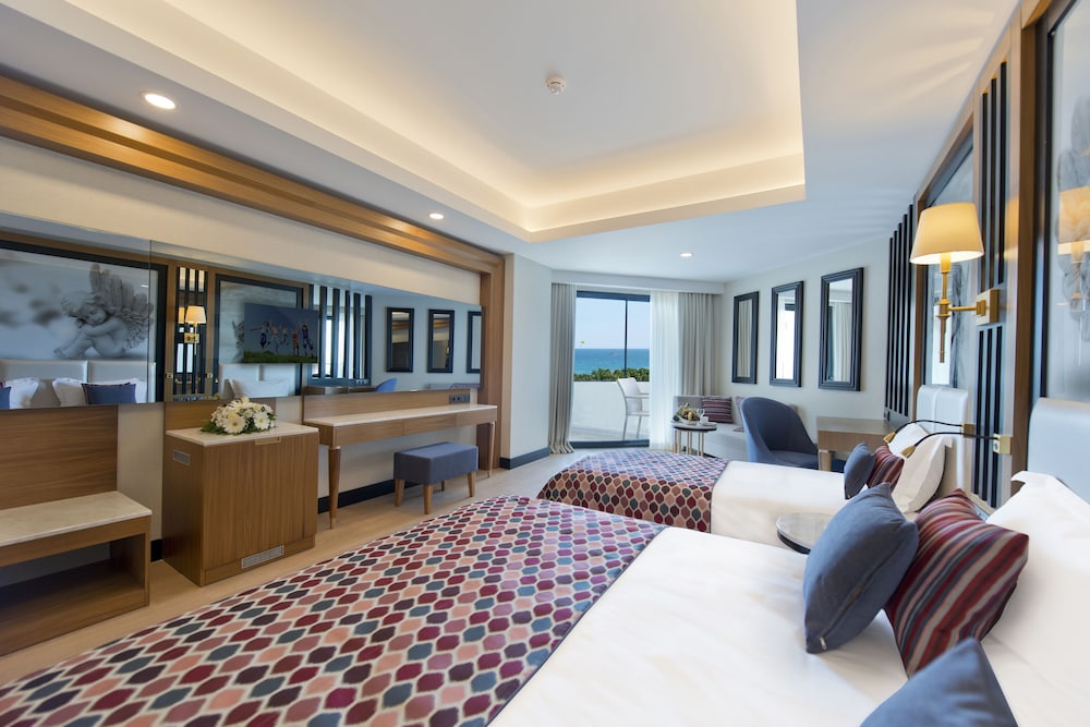 Family Room, 2 Bedrooms, Partial Sea View