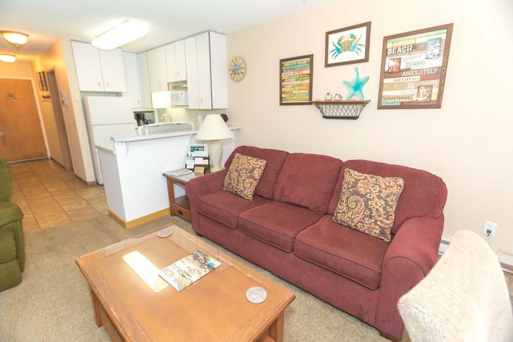 Signature Room, 1 King Bed with Sofa bed, Kitchen, Pool View (1 Bedroom Unit- Room 211-Pet Friendly) - Photo 4
