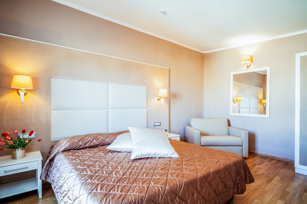 Triple Room - Photo 6