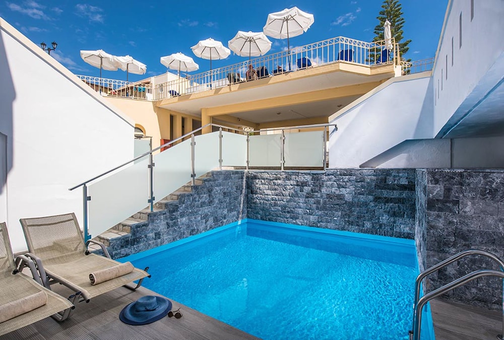 Double Room, Pool Access, Ground Floor photo 3
