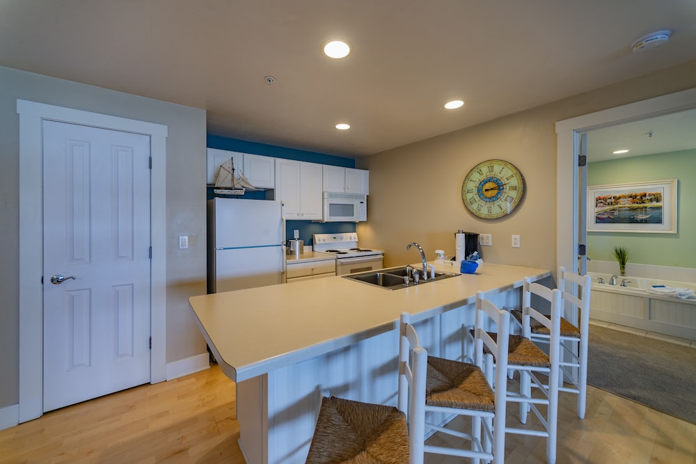 Premium Condo photo 3