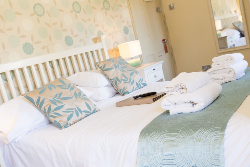 Classic Double Room, Ensuite - Photo 8