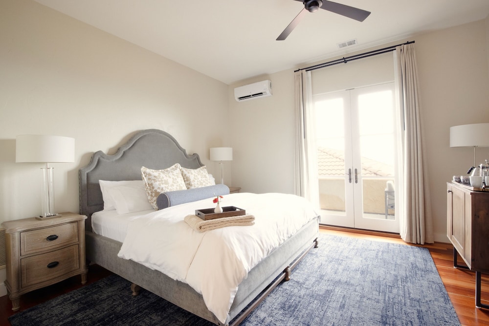 Deluxe Room, 1 King Bed, Vineyard View (Vineyard View - 545 sq. ft.) photo 3