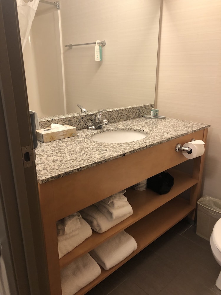 Standard Room, 1 King Bed, Non Smoking, Refrigerator - Photo 2