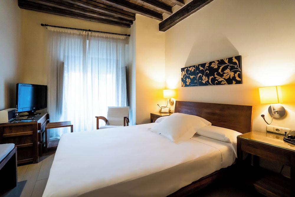 Double Room - Photo 8