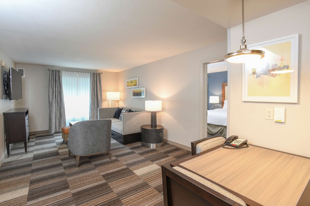 Two Bedroom King & Two Queens Suite - Photo 8