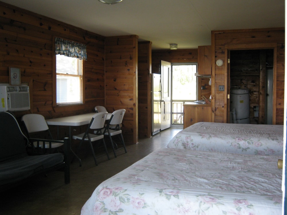Cabin (Pets OK, Linens Not Available) photo 3