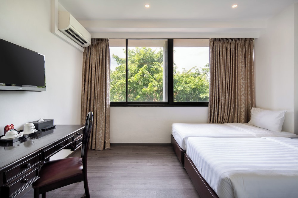 Standard Twin Room, City View photo 2