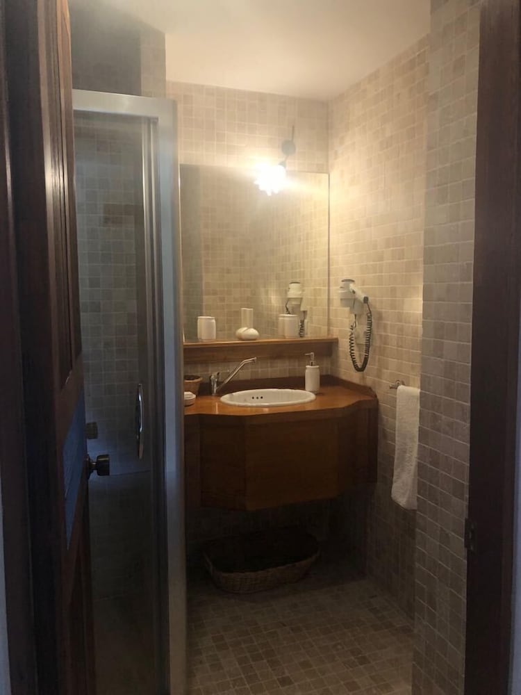 Deluxe Suite, 1 King Bed with Sofa bed, French Balcony photo 3
