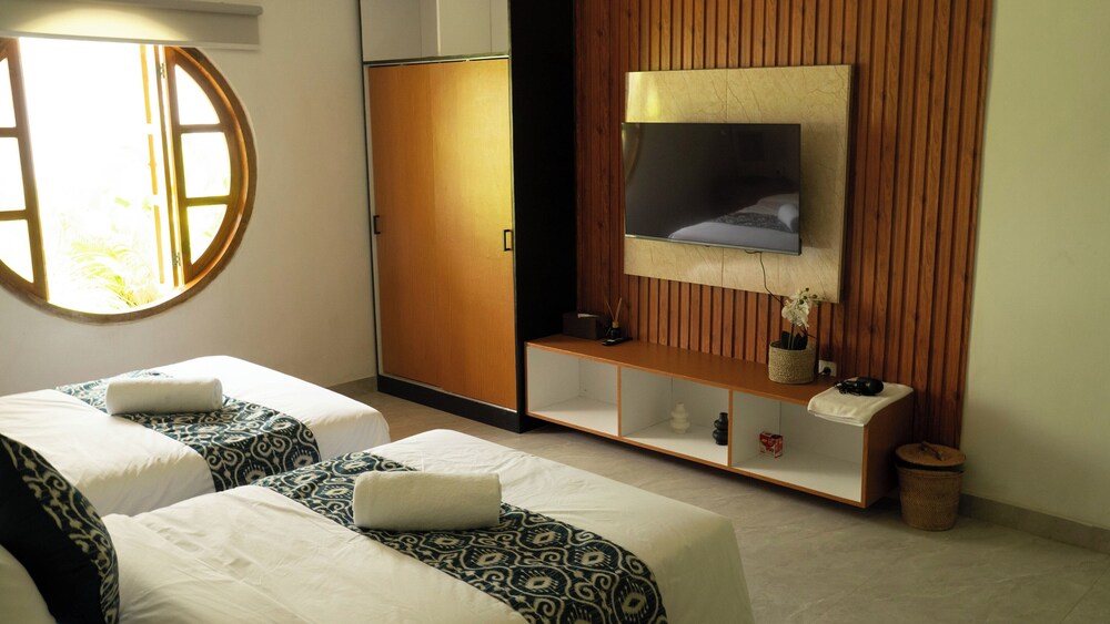 Room, Pool View photo 2