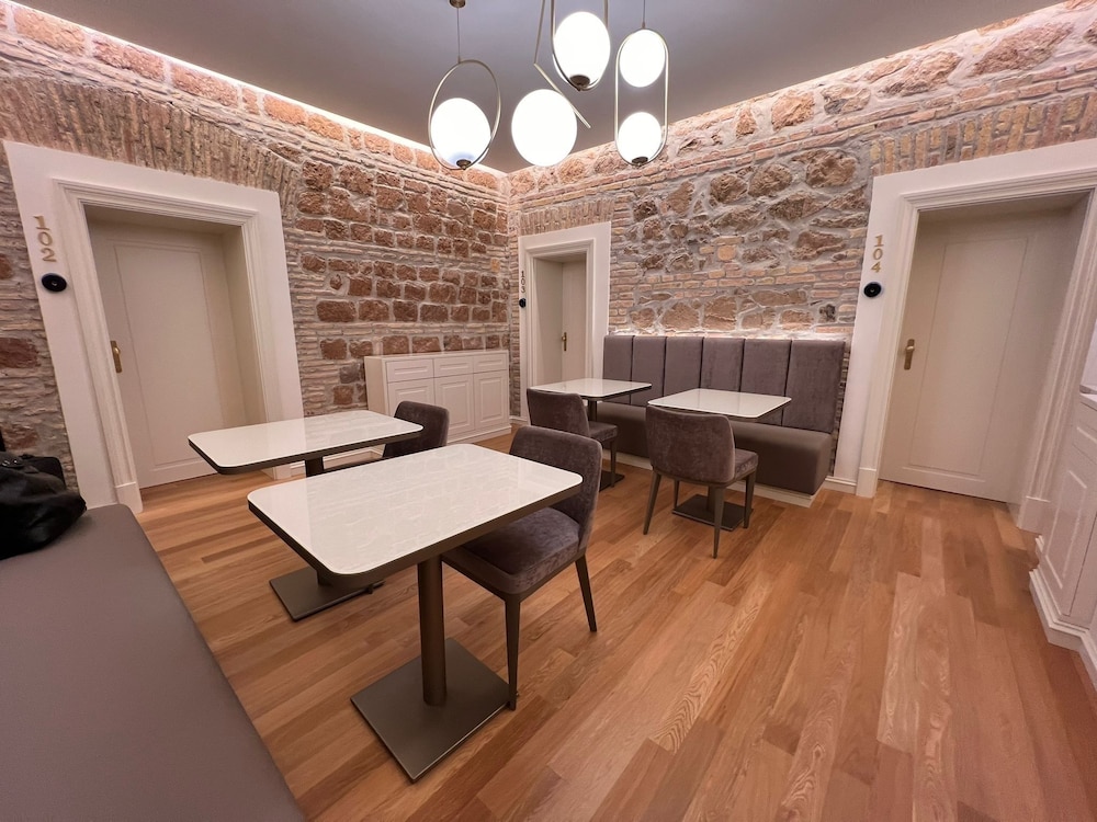 Business Quadruple Room photo 3