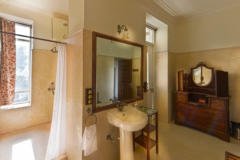 Comfort Suite, 1 King Bed photo 2