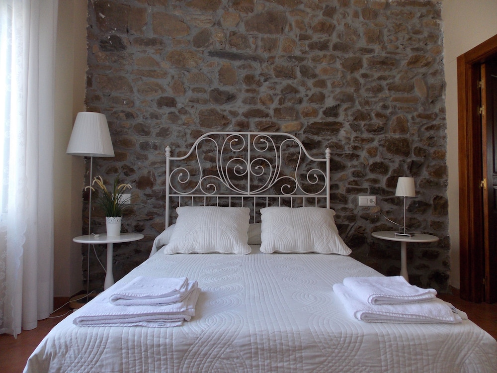 Comfort Room, 1 Queen Bed, Private Bathroom photo 3