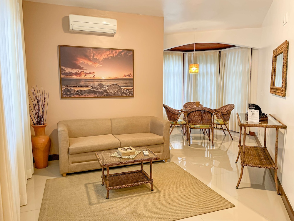 Suite, 1 King Bed, Non Smoking, Balcony thumbnail 5