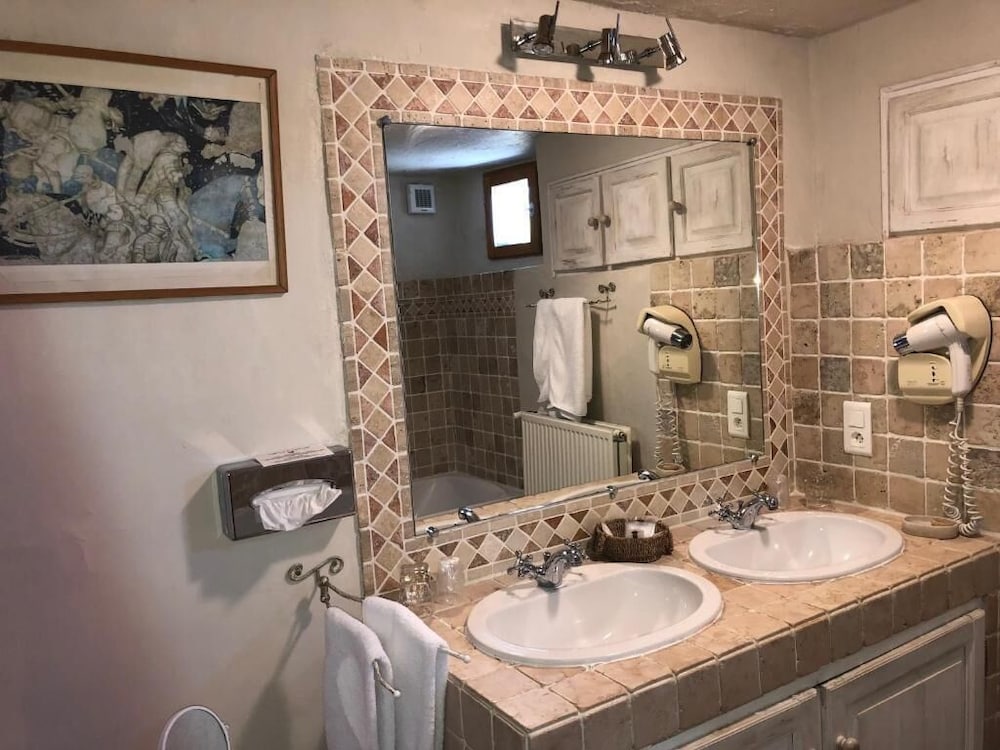 Suite - Photo 10