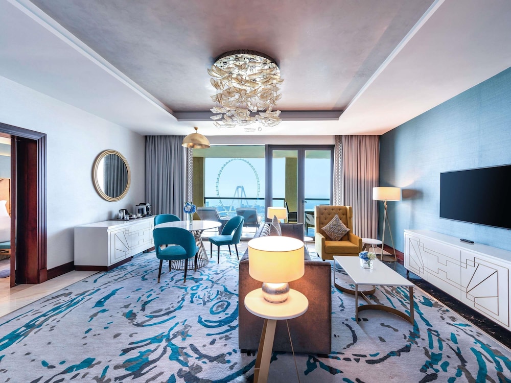 Club Suite, 1 King Bed, Club Lounge Access, Sea View (Opera. Balcony)