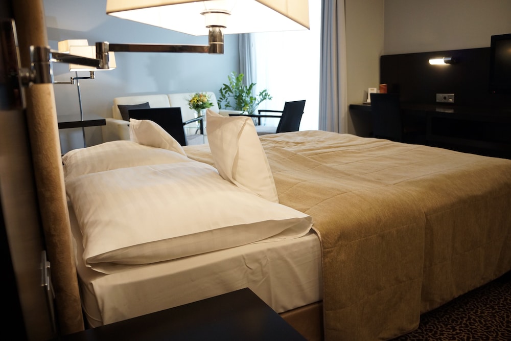 Business Room, 1 King Bed - Photo 6