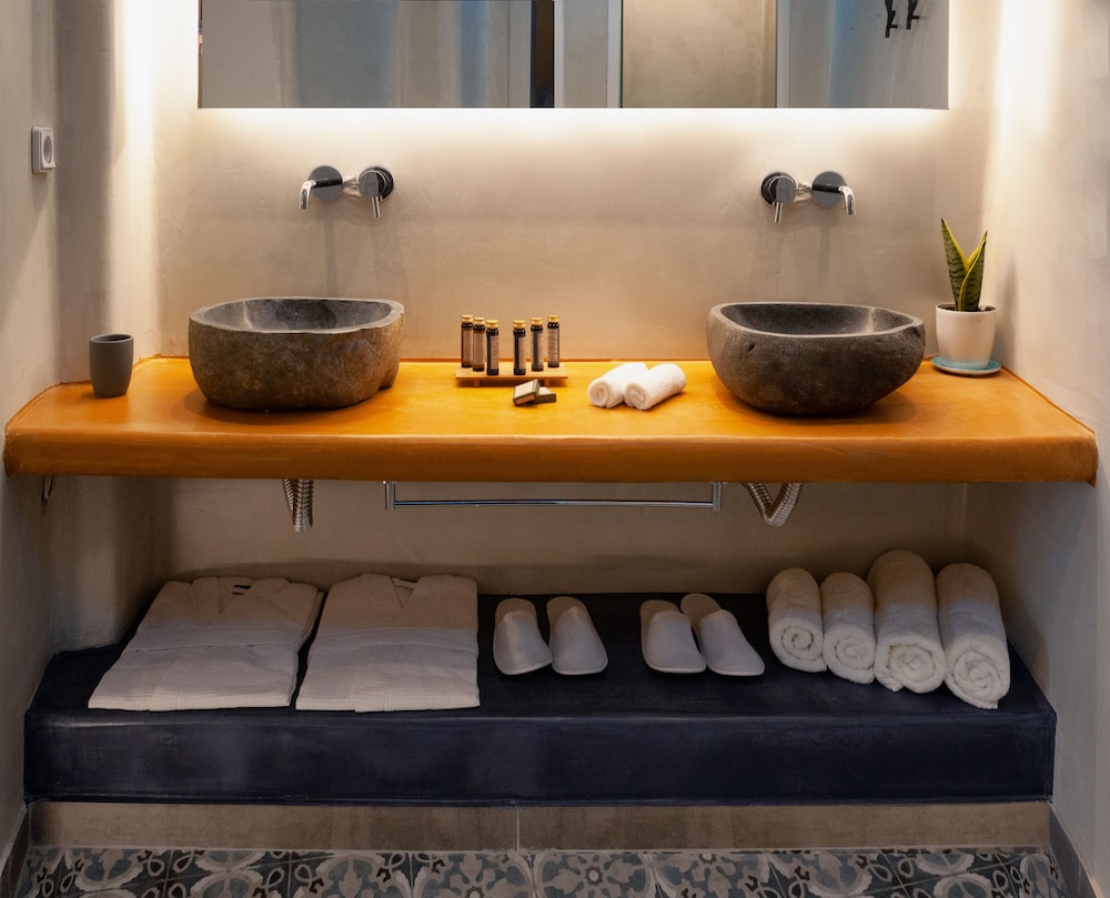 Superior Suite, Hot Tub (External) - Photo 13