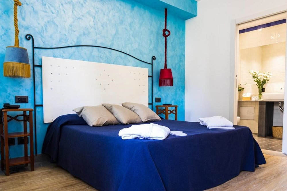 Deluxe Room - Photo 2