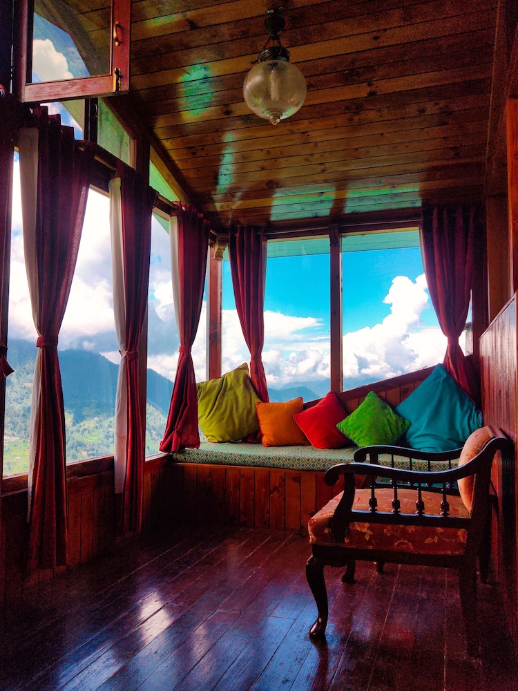 Cottage Room with Mountain View photo 2