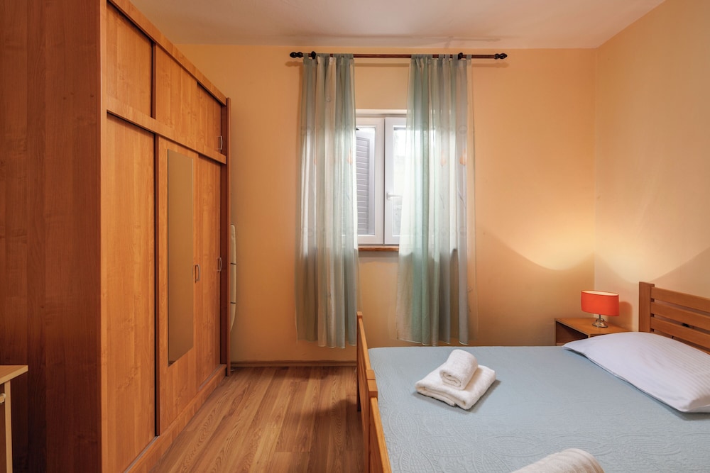 Family Apartment, Multiple Bedrooms (Countryside Apartment Giani)