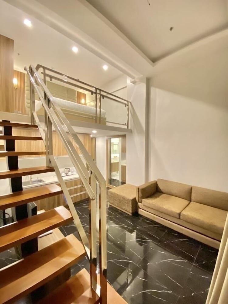 Executive Room - Photo 1