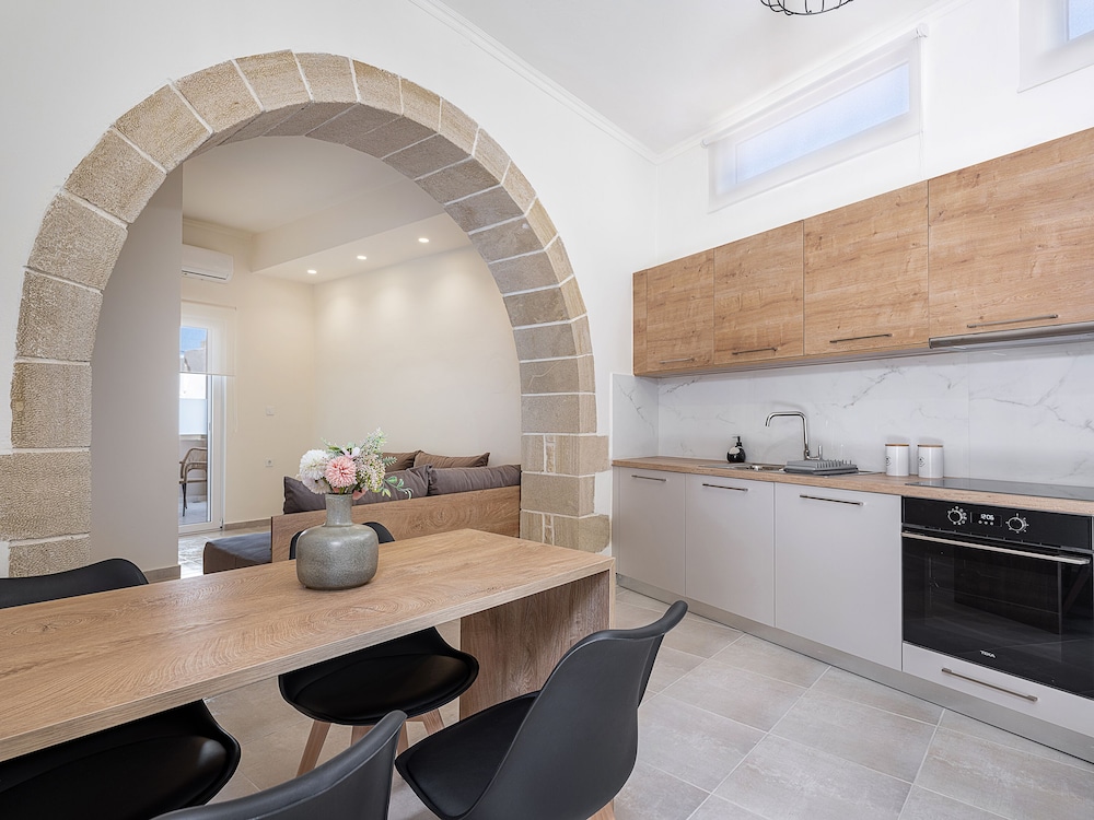Family Suite with Balcony - Photo 10