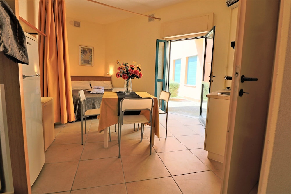 Studio (138b)