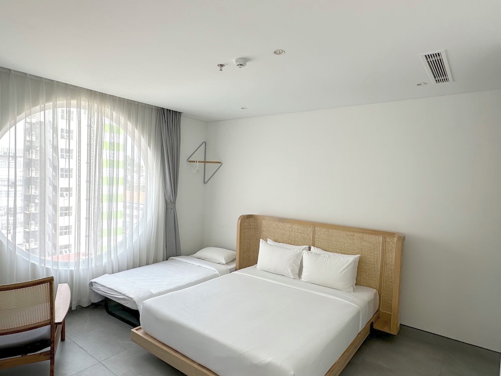 Family Triple Room, Non Smoking, City View photo 2