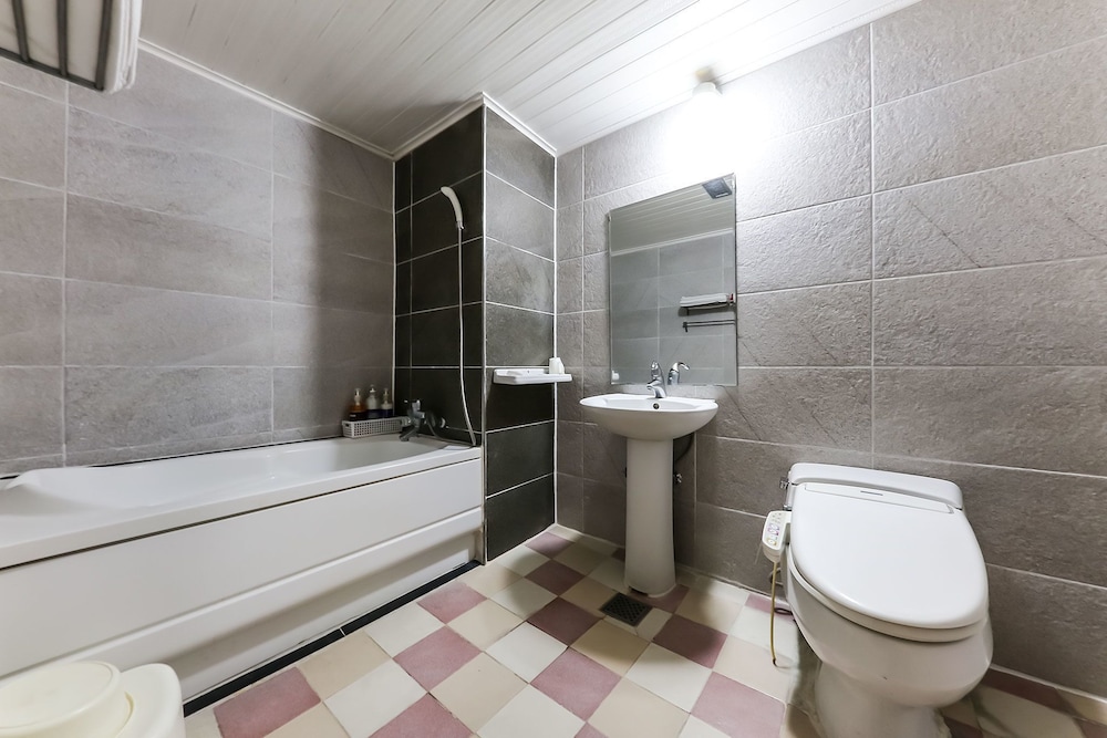 Room (Ondol) photo 3