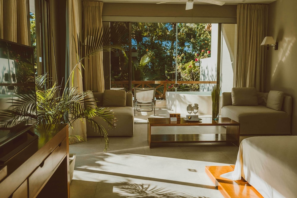 Superior Deluxe Suite with Tropical View