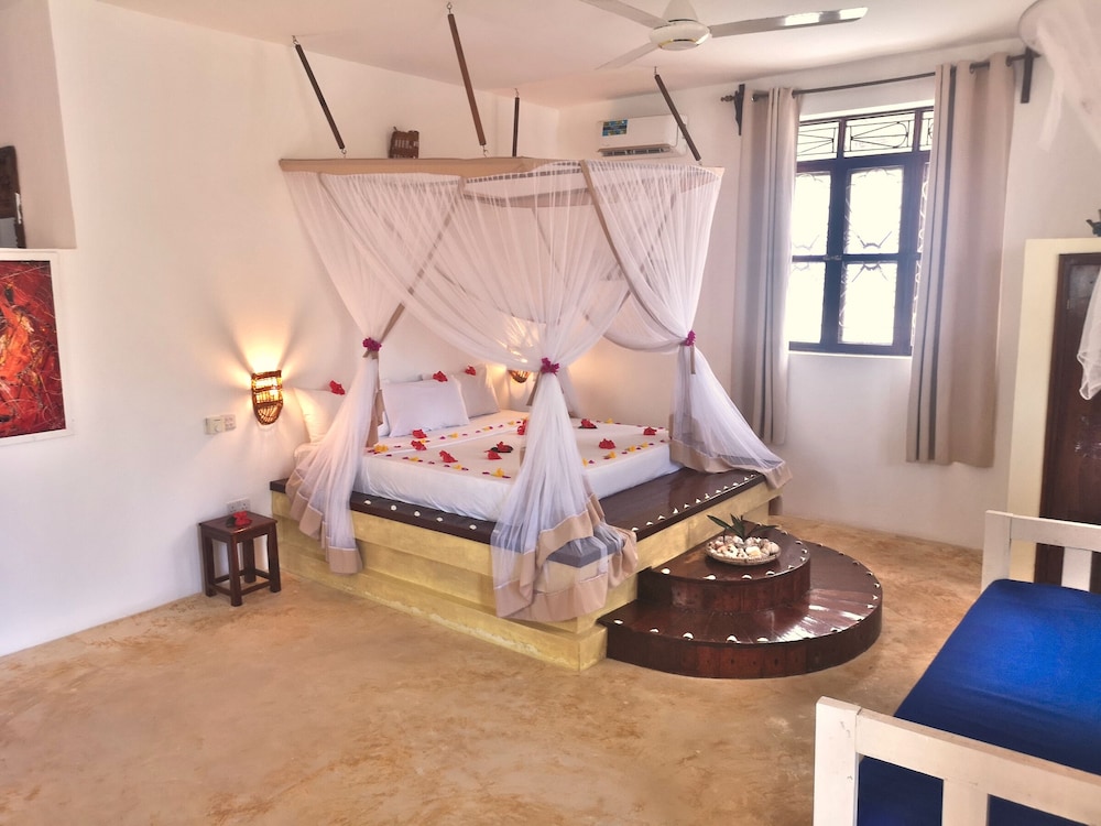 Superior Bungalow, Multiple Beds, Pool View photo 1