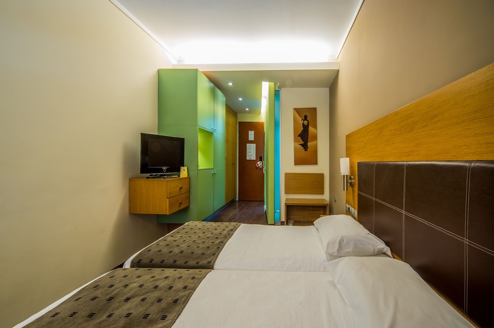 Standard Room, Connecting Rooms - Photo 4