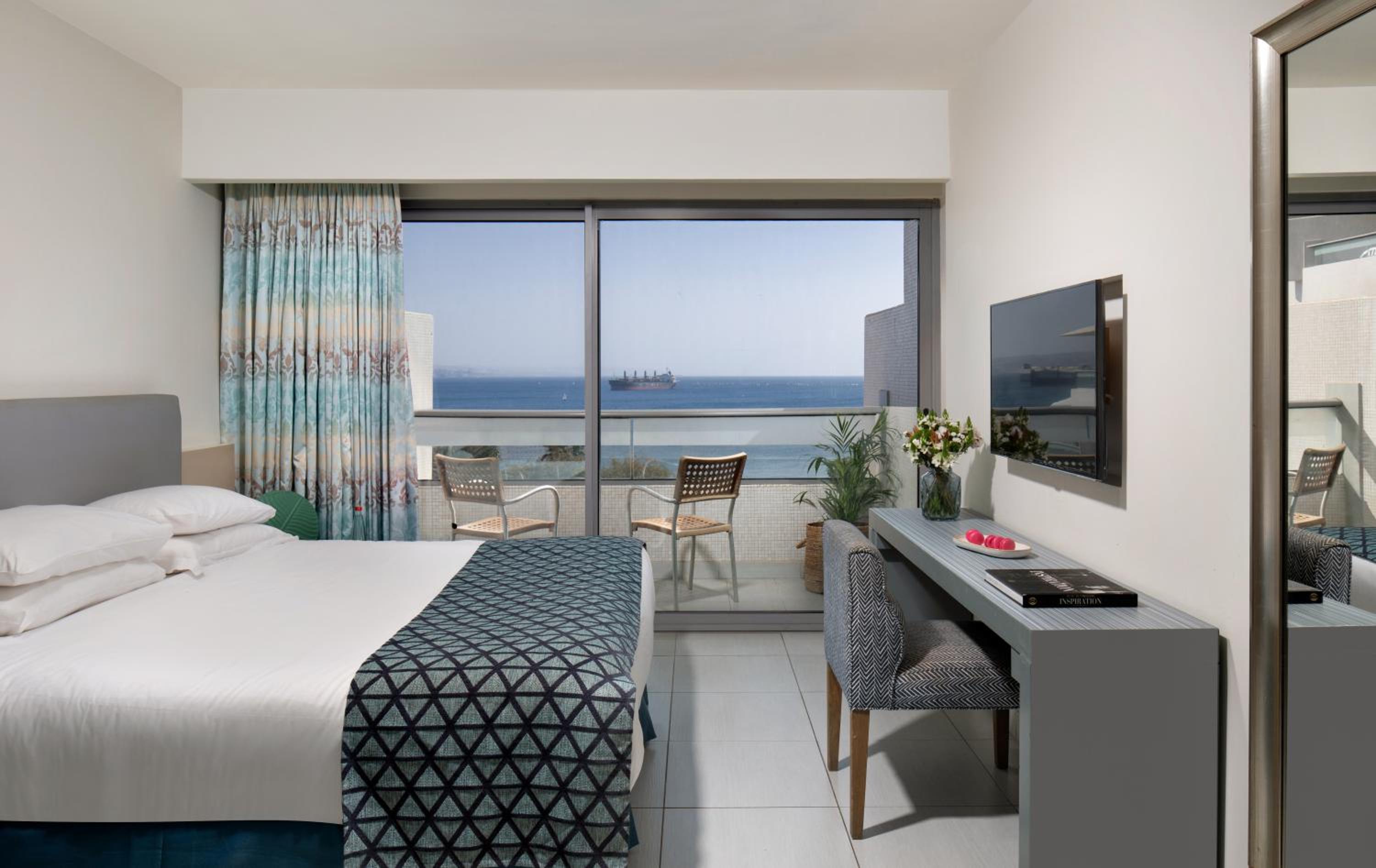 Superior Room with Sea View (2 Adults + 1 child) photo 1