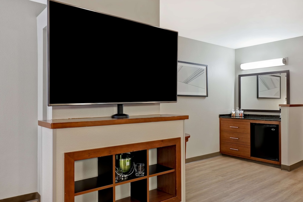 King Room with Sofa Bed and Accessible Tub - Disability Access