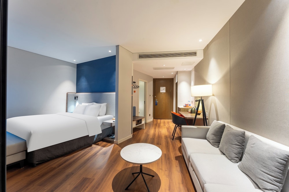 Standard Room, 1 King Bed, River View (Extra Space) - Photo 1
