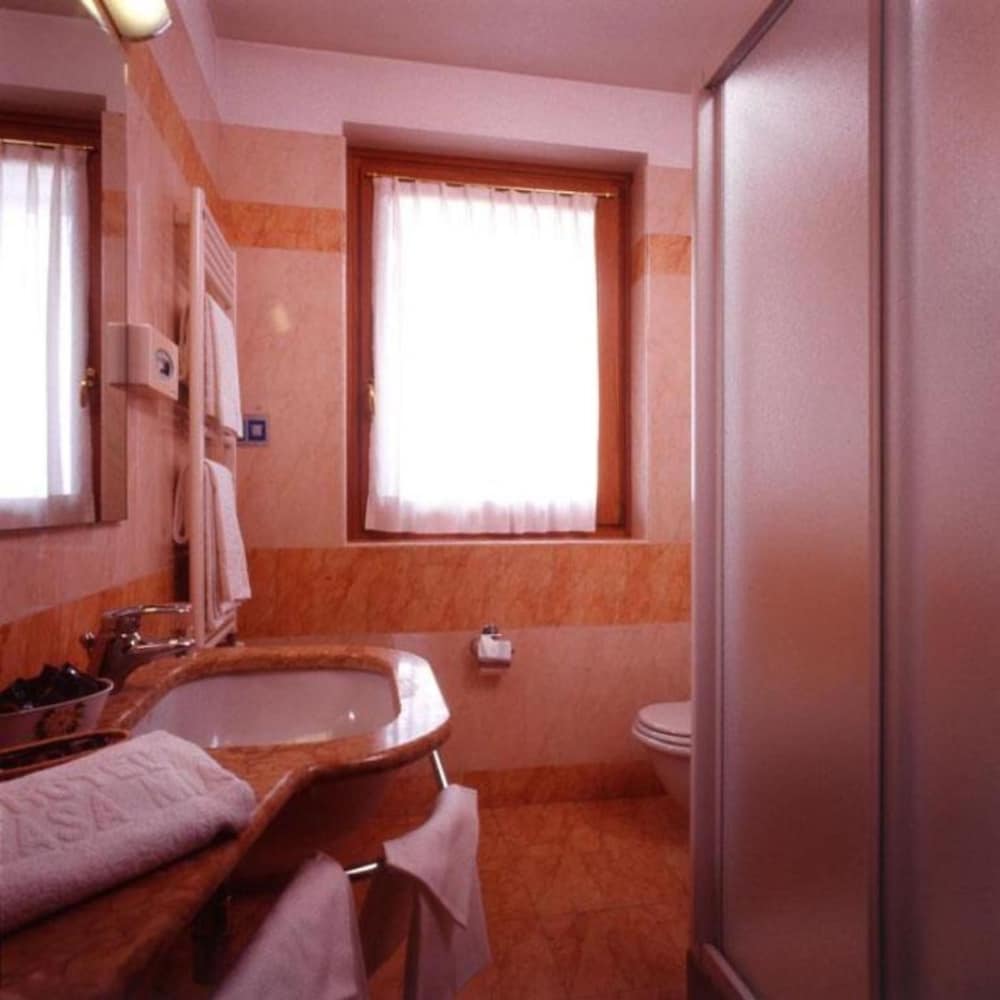 Superior Double or Twin Room, Balcony - Photo 4