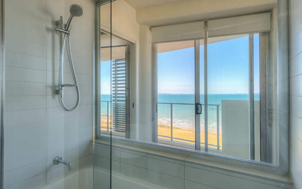 3 Bedroom Apartment Water Views photo 2