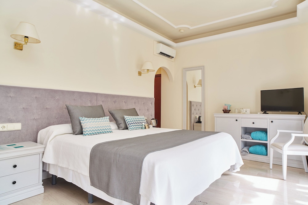 Family Room (Standard)