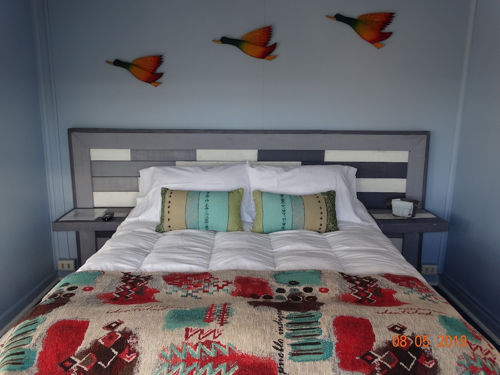 Comfort Suite, 1 Queen Bed, Private Bathroom photo 2
