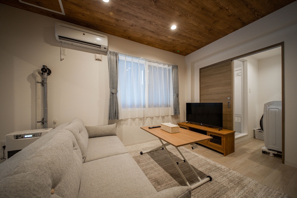 Basic Apartment - Photo 1